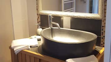 Triple Room | Bathroom sink