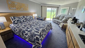 1 dormitori, caixa forta a l'habitació i planxa i posts de planxar 