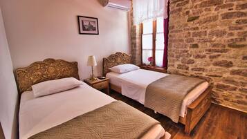 Deluxe Twin Room | Free WiFi, bed sheets