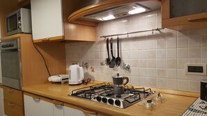 Micro-ondes, four grille-pain