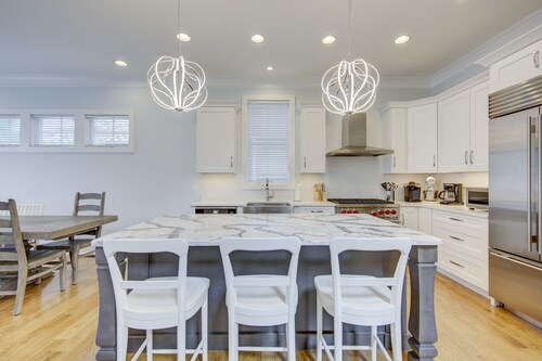 Private Pool/Recently Built Downtown Rehoboth Beach 5BR