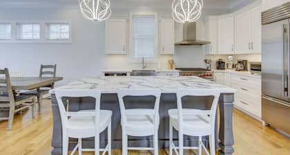 Private Pool/Recently Built Downtown Rehoboth Beach 5BR