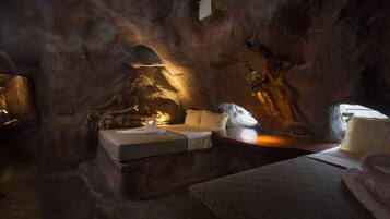 Cave Suites | Premium bedding, down duvets, laptop workspace, iron/ironing board