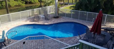 Alberca al aire libre y alberca climatizada