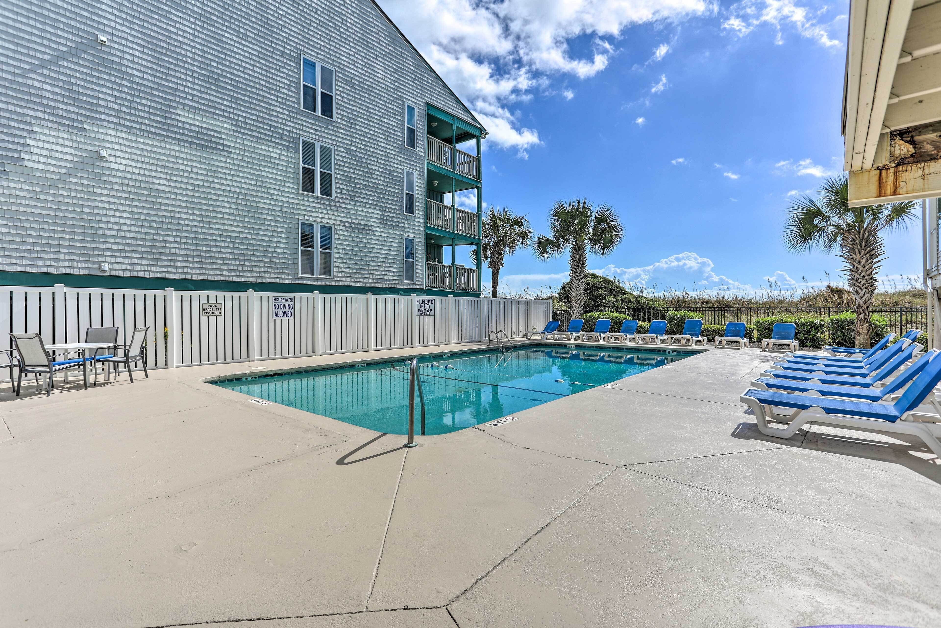 Bright North Myrtle Beach Condo: Walk to Beach!