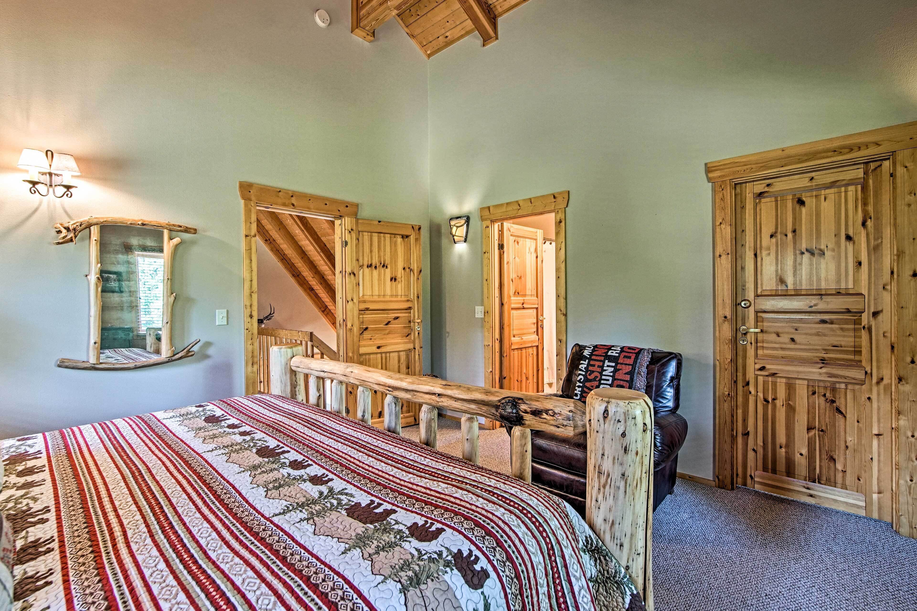 Cle Elum Mountain Cabin w/ Hot Tub & Trails!