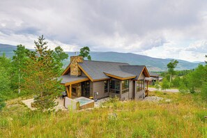 Exterior - Private 1+ Acre & Hot Tub: Silverthorne Mtn Escape (Silverthorne)