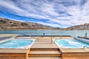 Outdoor spa tub - Private 1+ Acre & Hot Tub: Silverthorne Mtn Escape (Silverthorne)