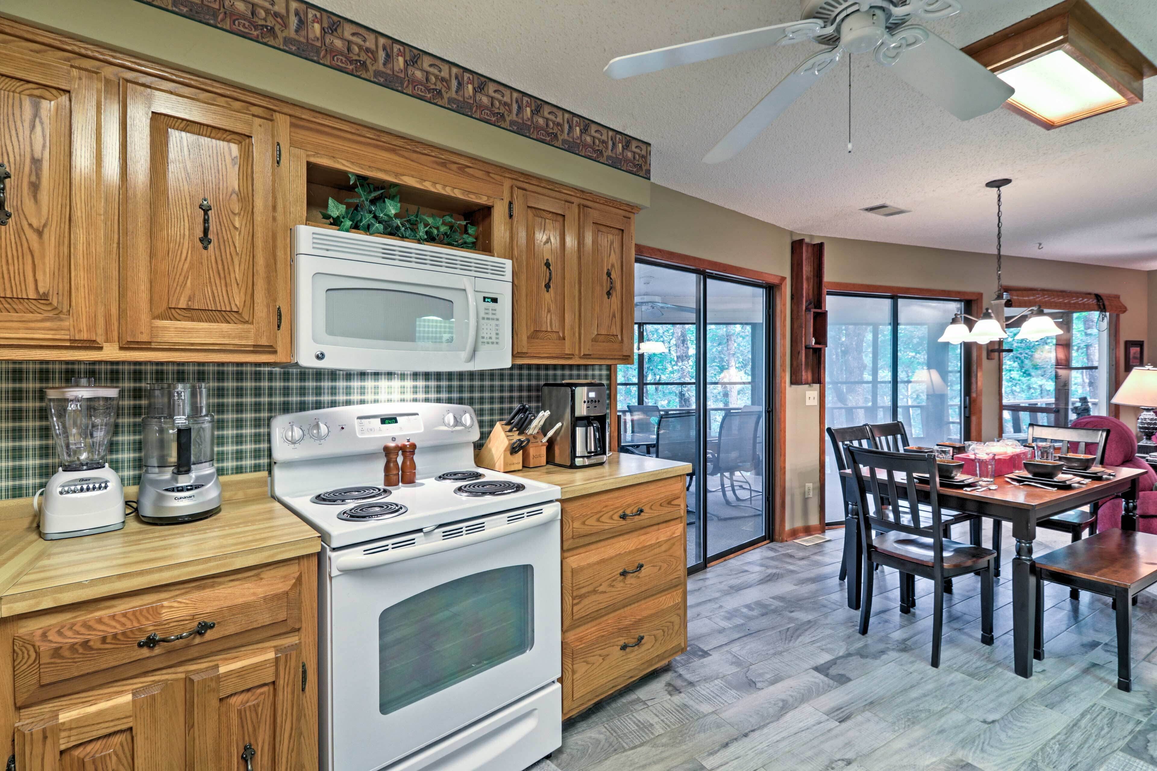 Waterfront Family Home w/ Deck, 5 Miles to Marina!