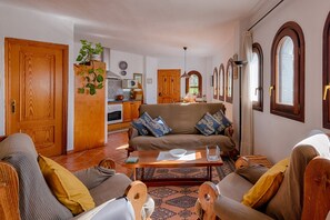 Fernseher, Kamin, DVD-Player