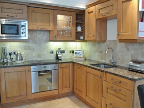 Dishwasher, cookware/dishes/utensils