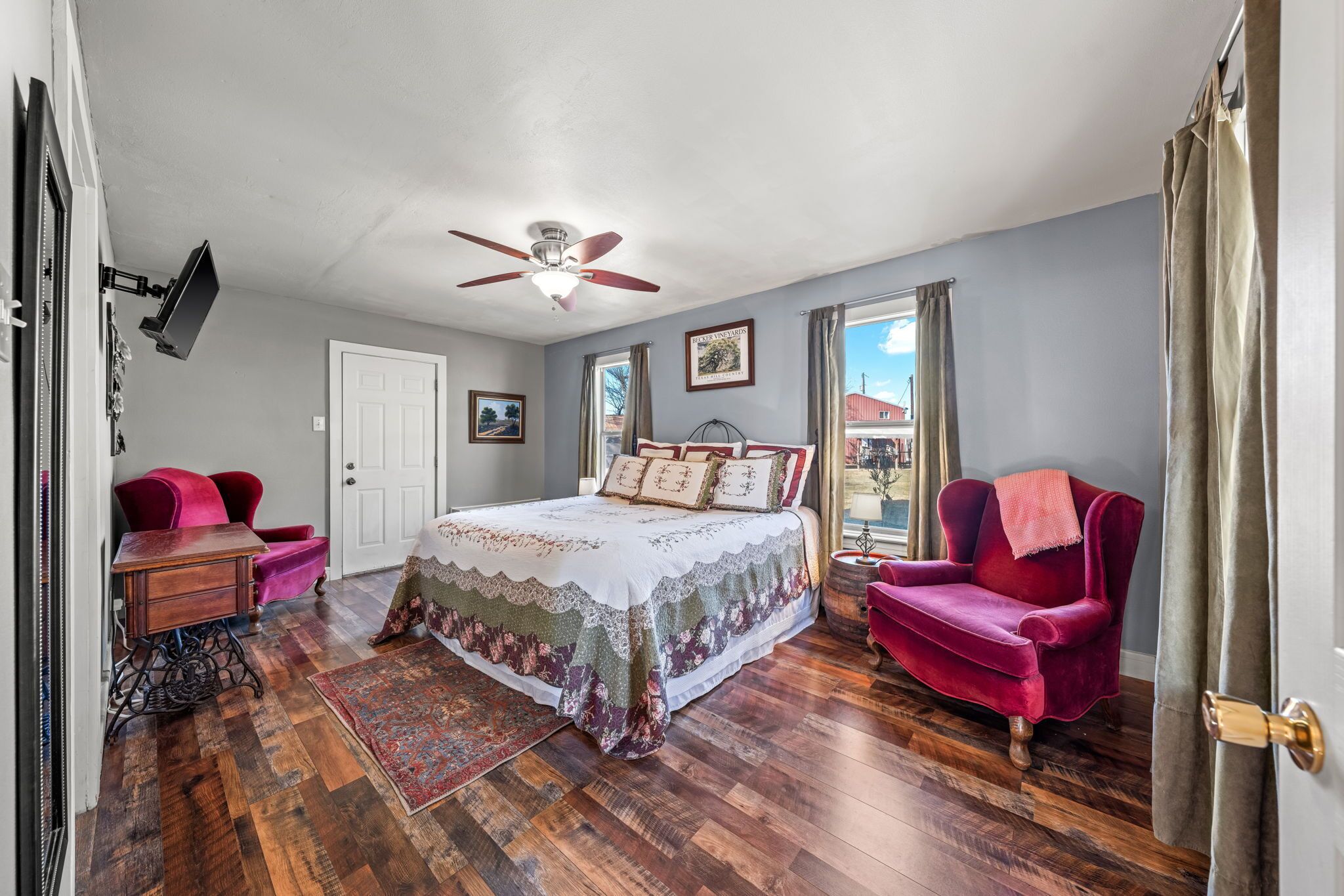 Suite studio supérieure (Texas Wine) | Literie de qualité, décor unique, ameublement unique