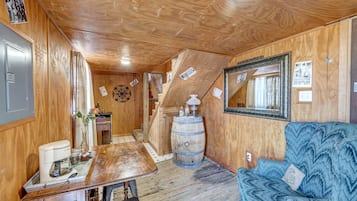 Comfort Room (Texas Prohibition.(Stairs) | 1 bedroom, premium bedding, individually decorated