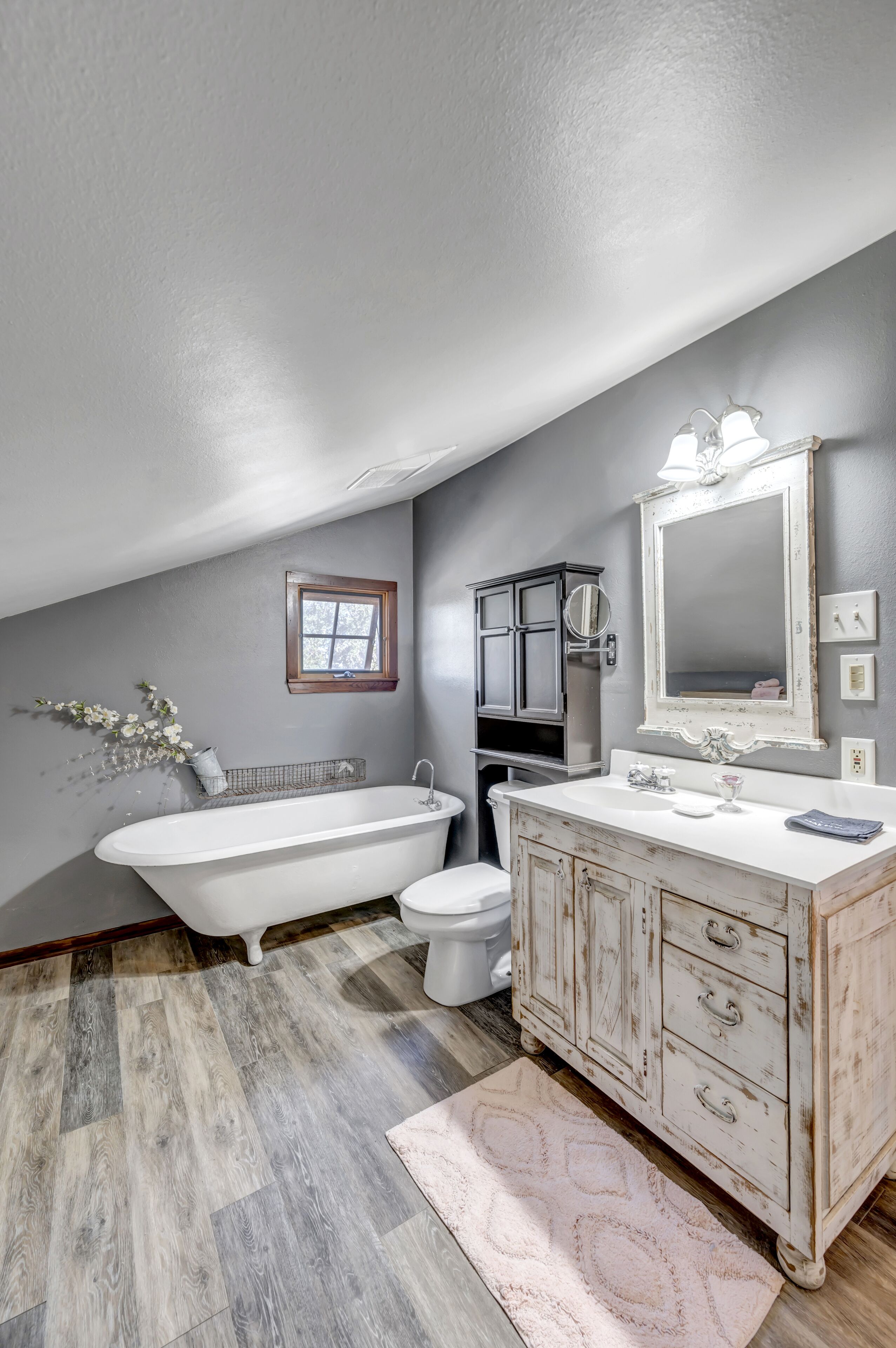 Traditional Cabin | Bathroom