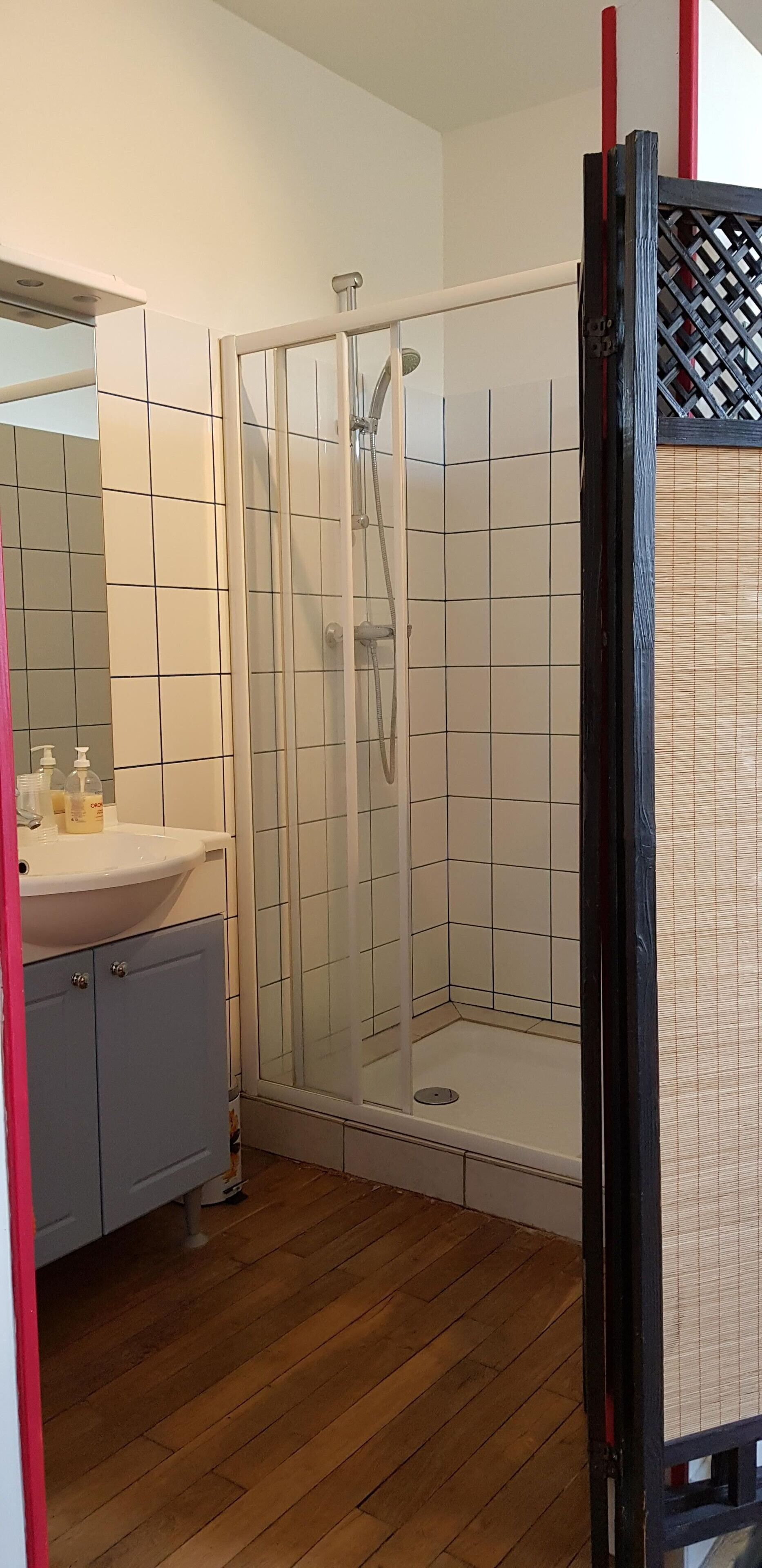 Douche, serviettes fournies