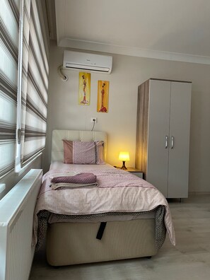 Quarto solteiro | Escrivaninha, espaço de trabalho para notebook, quartos à prova de som