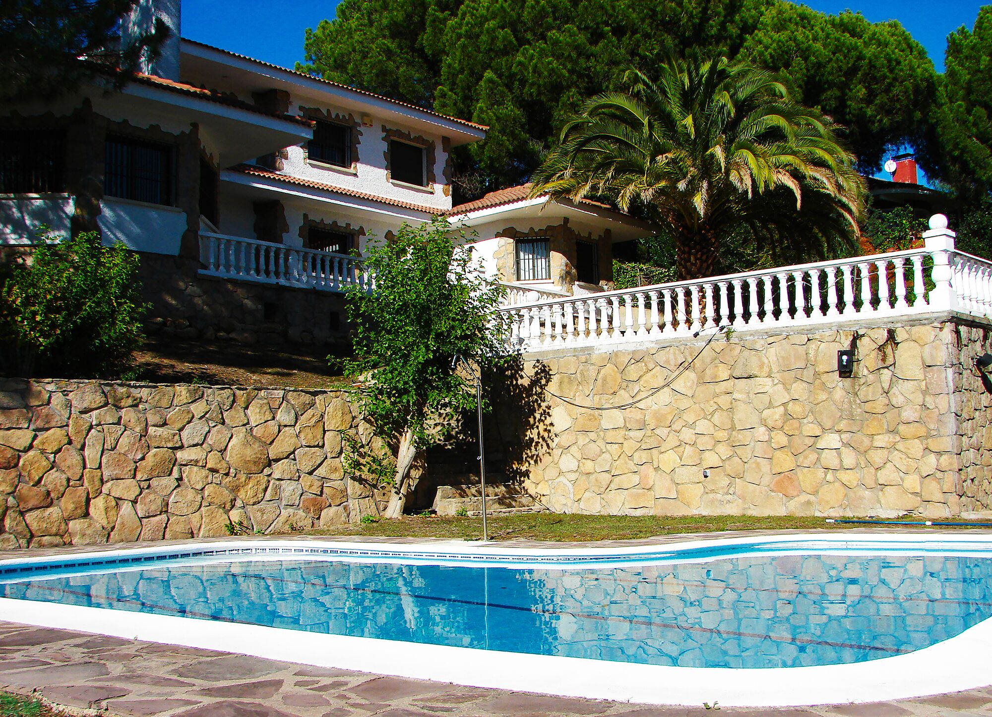 Luxurious Villa for 24 people with fireplace and ample spaces to share.