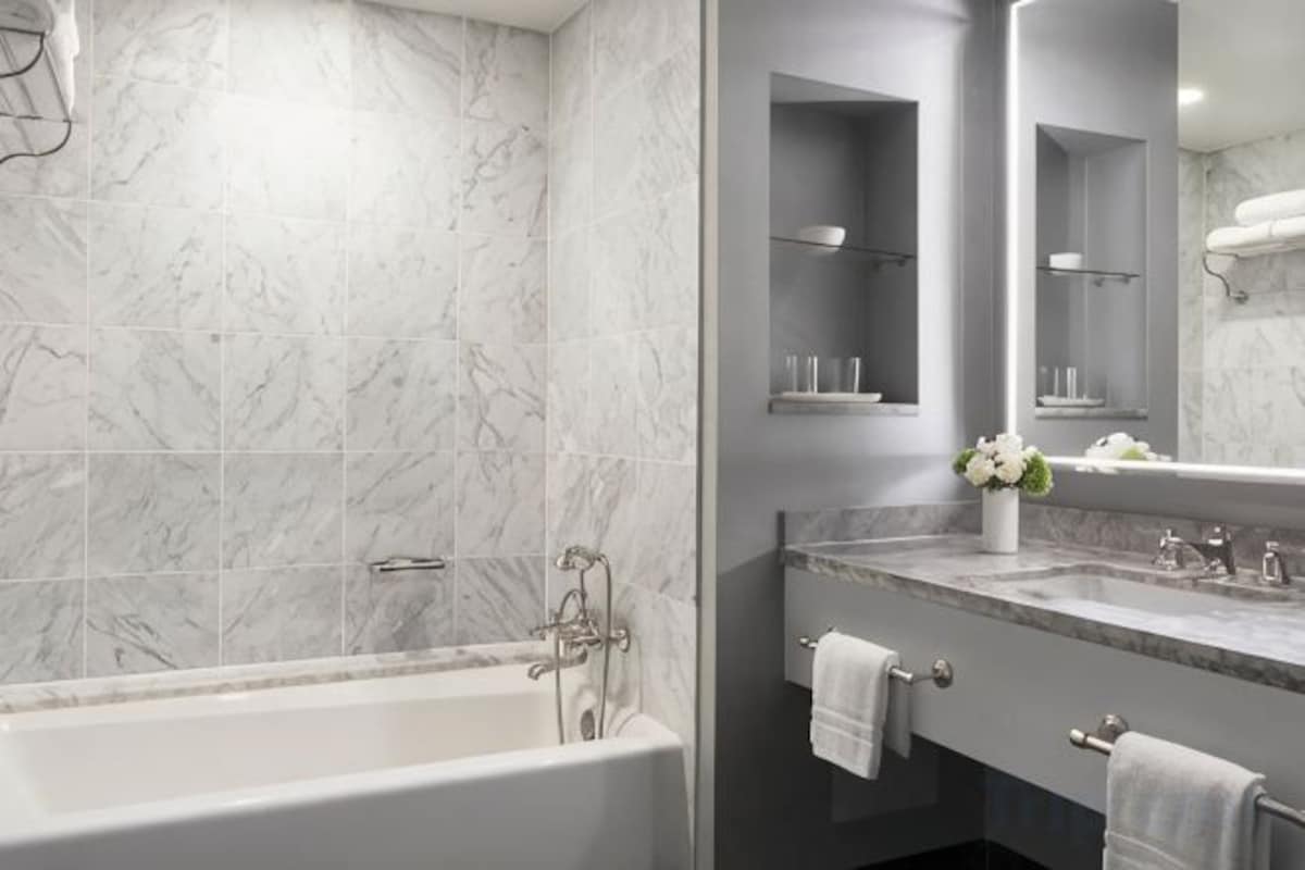 Accessible One Bedroom Suite with Roll-in Shower