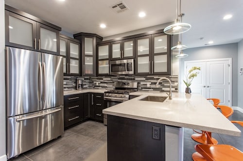 Luxury Dual-Home Escape with 2 Hot Tubs, Bocce Court & Panoramic Red Rock Views