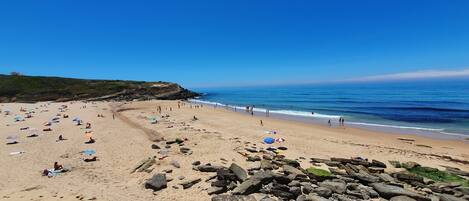 Beach nearby, sun loungers, beach towels