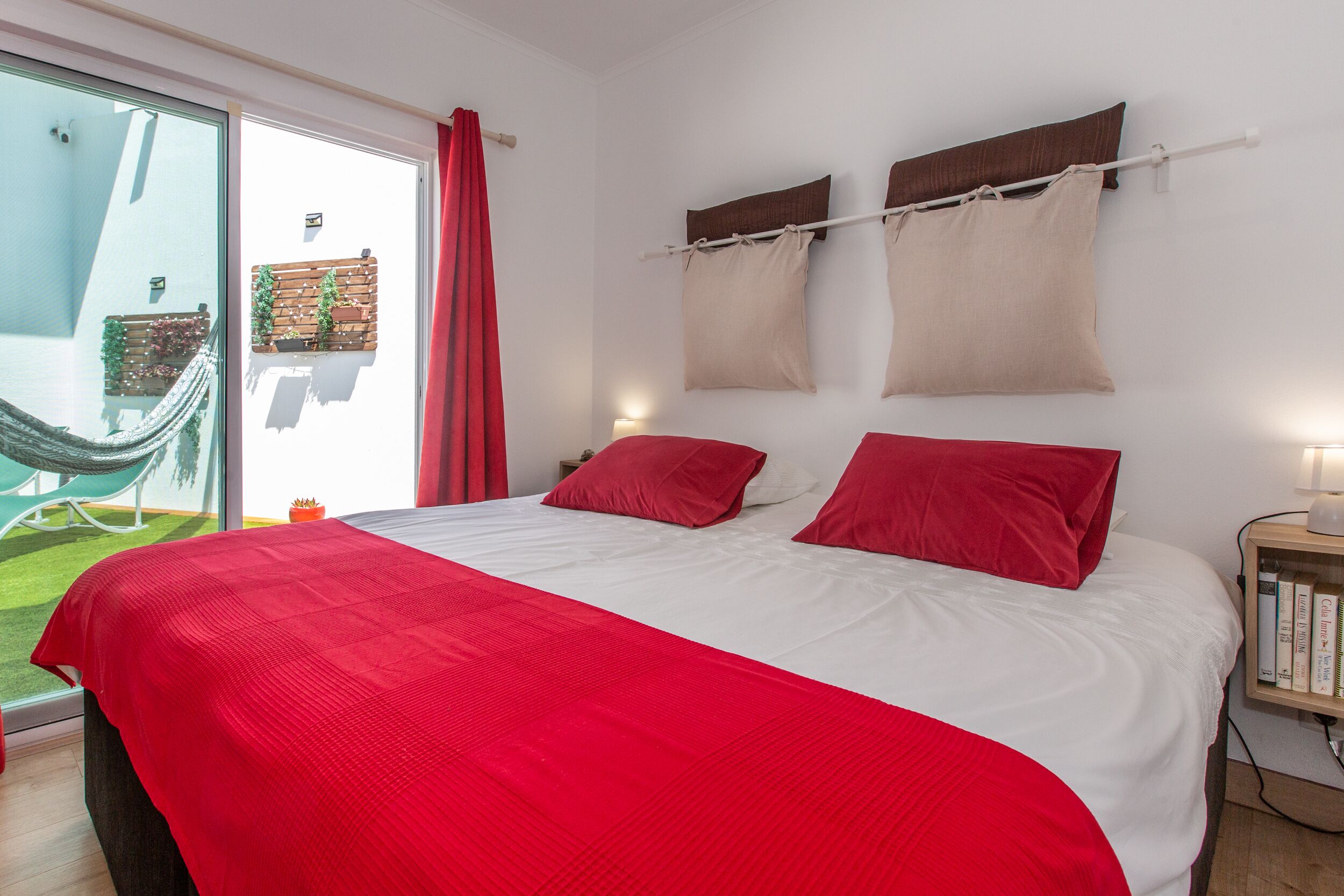 Awaiting you at Chez Nous the 1 bedroom home with a sea view. Sleeps 2 Guests