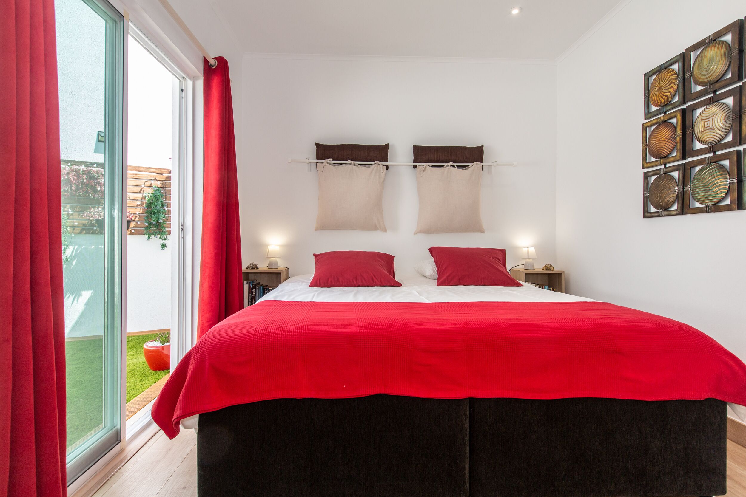 Awaiting you at Chez Nous the 1 bedroom home with a sea view. Sleeps 2 Guests