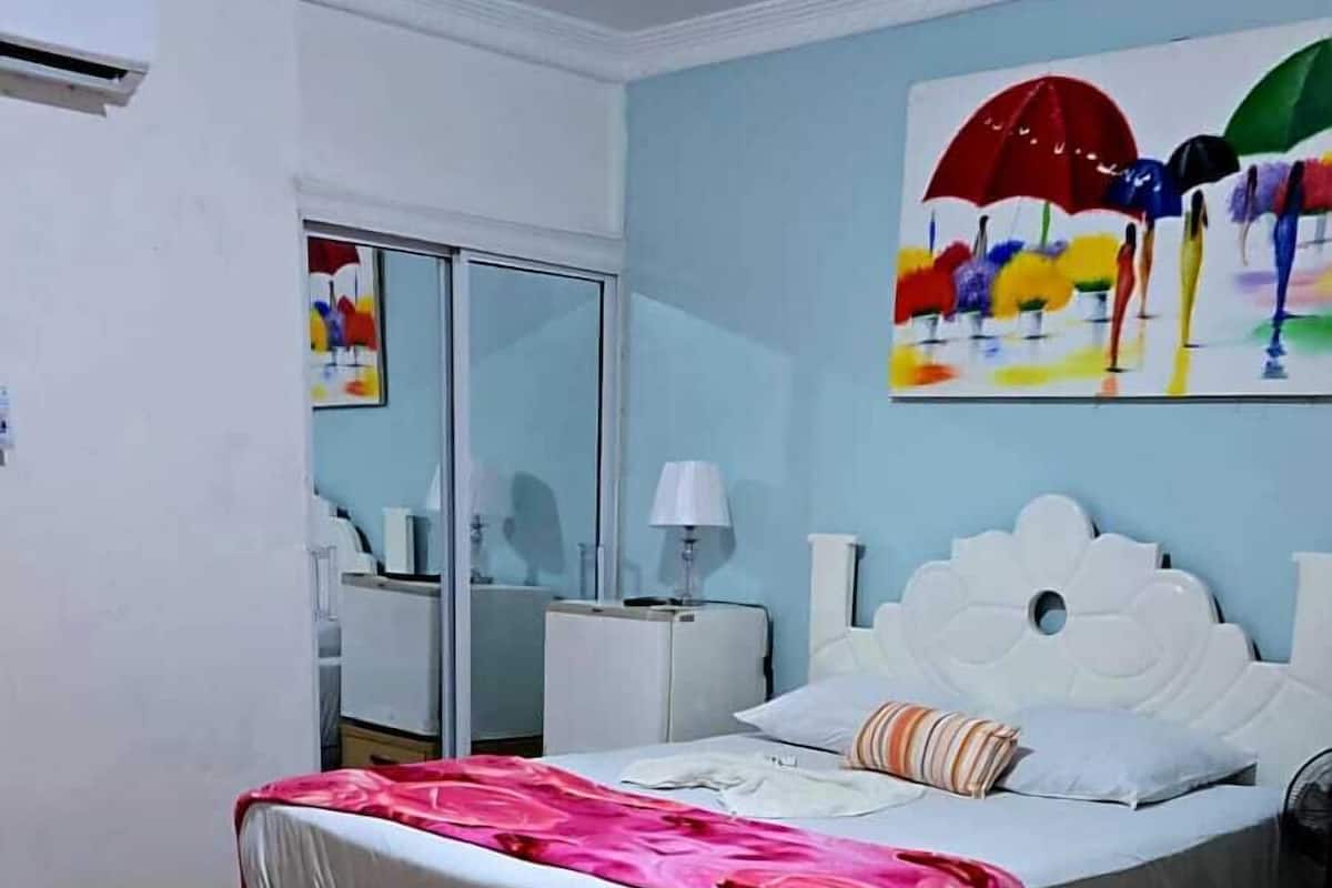 Eenvoudige eenpersoonskamer | Een minibar, geluiddichte muren, gratis wifi, beddengoed