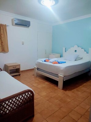 Minibar, sistema de insonorización, wifi gratis y ropa de cama