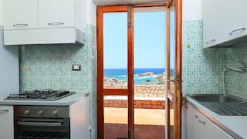 Frigorifero, forno, lavastoviglie, pentole/stoviglie/utensili