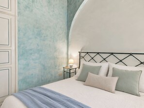 A bedroom with a bed, pillows, a bedside table with a lamp, and a wall with a unique texture. - Vacation home Dalila by Interhome (Porto Istana)