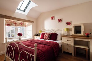 Cottage, 3 Bedrooms (Golightly) | Bed sheets - Webbington Farm Holiday Cottages (Axbridge)