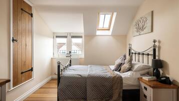 Cottage, 3 Bedrooms (Poppy) | Bed sheets