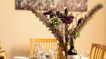 Cottage, 3 Bedrooms (Golightly) | Bed sheets