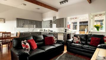 Cottage, 2 Bedrooms (Tiarks) | Bed sheets