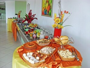 Buffet déjeuner gratuit tous les jours