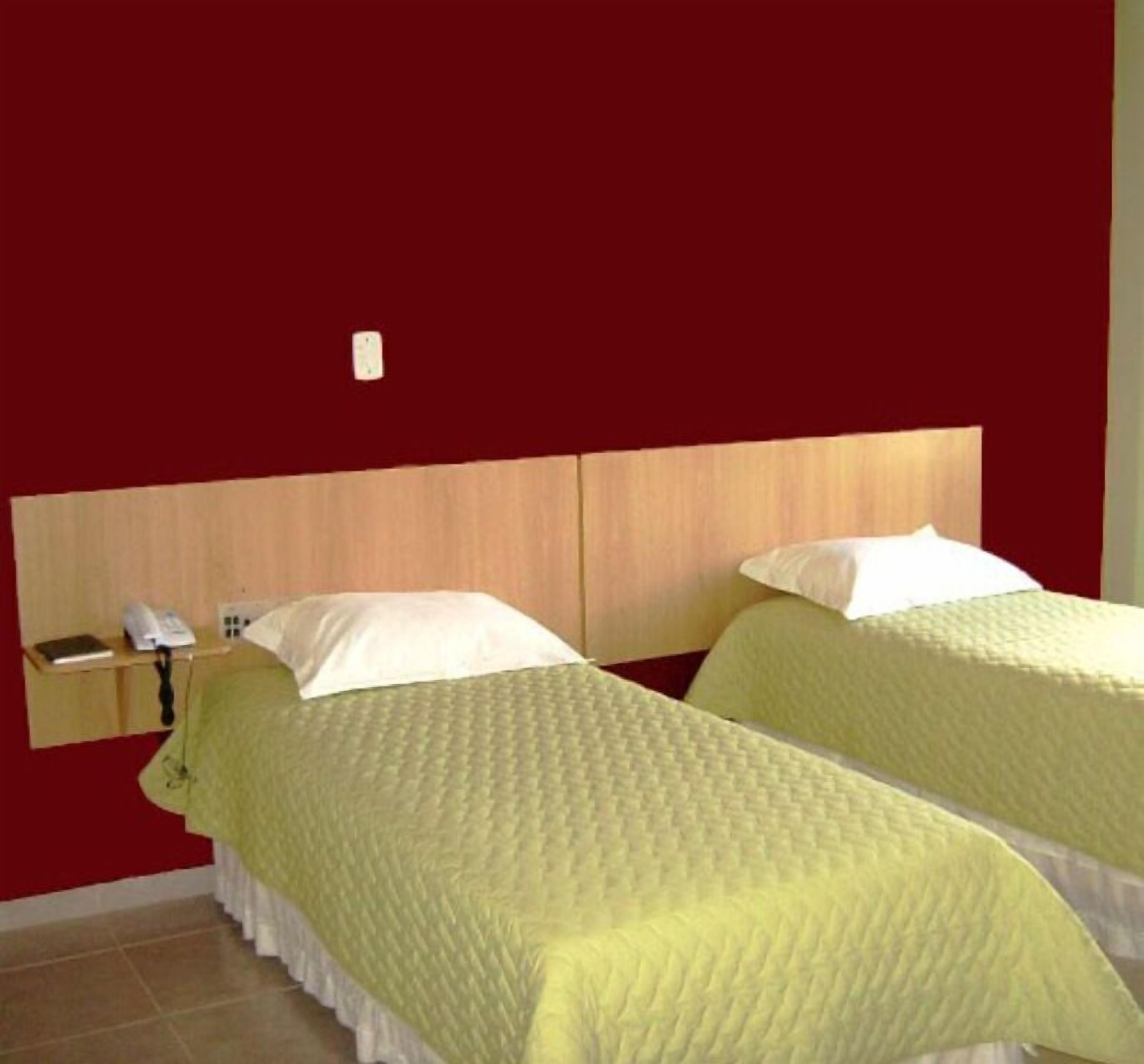 Chambre double ou avec lits jumeaux | Minibar, accès au Wi-Fi (inclus), literie fournie