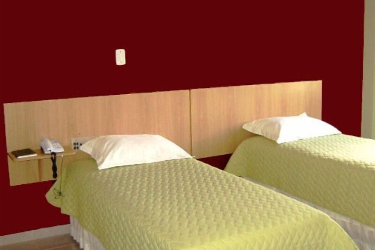 Chambre double ou avec lits jumeaux | Minibar, accès au Wi-Fi (inclus), literie fournie