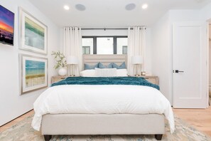 3 bedrooms, free WiFi, bed sheets - Brand New Three-level Modern Condo w/ AC and Rooftop Deck (Newport Beach)