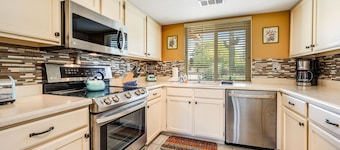 Dog-friendly, Cave Creek home with covered patio, hot tub & mountain views