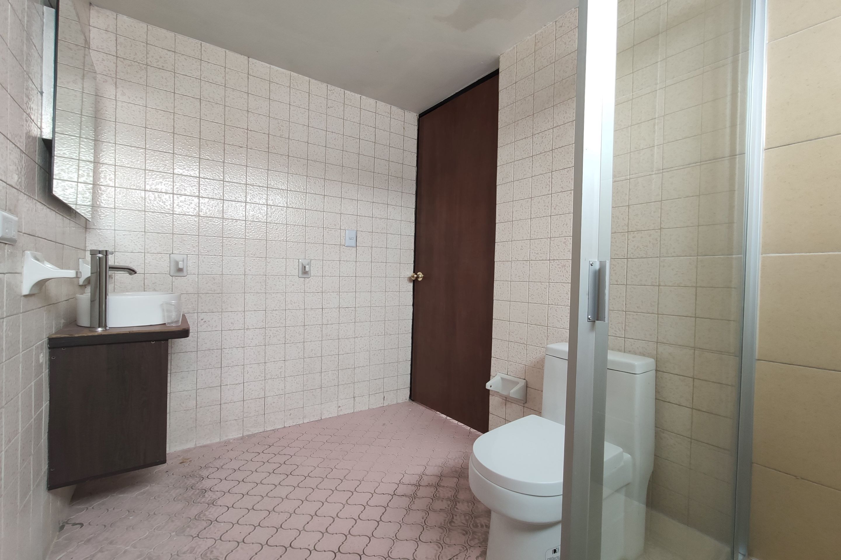 Standard Room | Bathroom | Shower, hair dryer, towels, soap