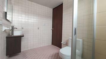 Standard Room | Bathroom | Shower, hair dryer, towels, soap