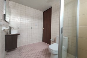 Standard Room | Bathroom | Shower, hair dryer, towels, soap