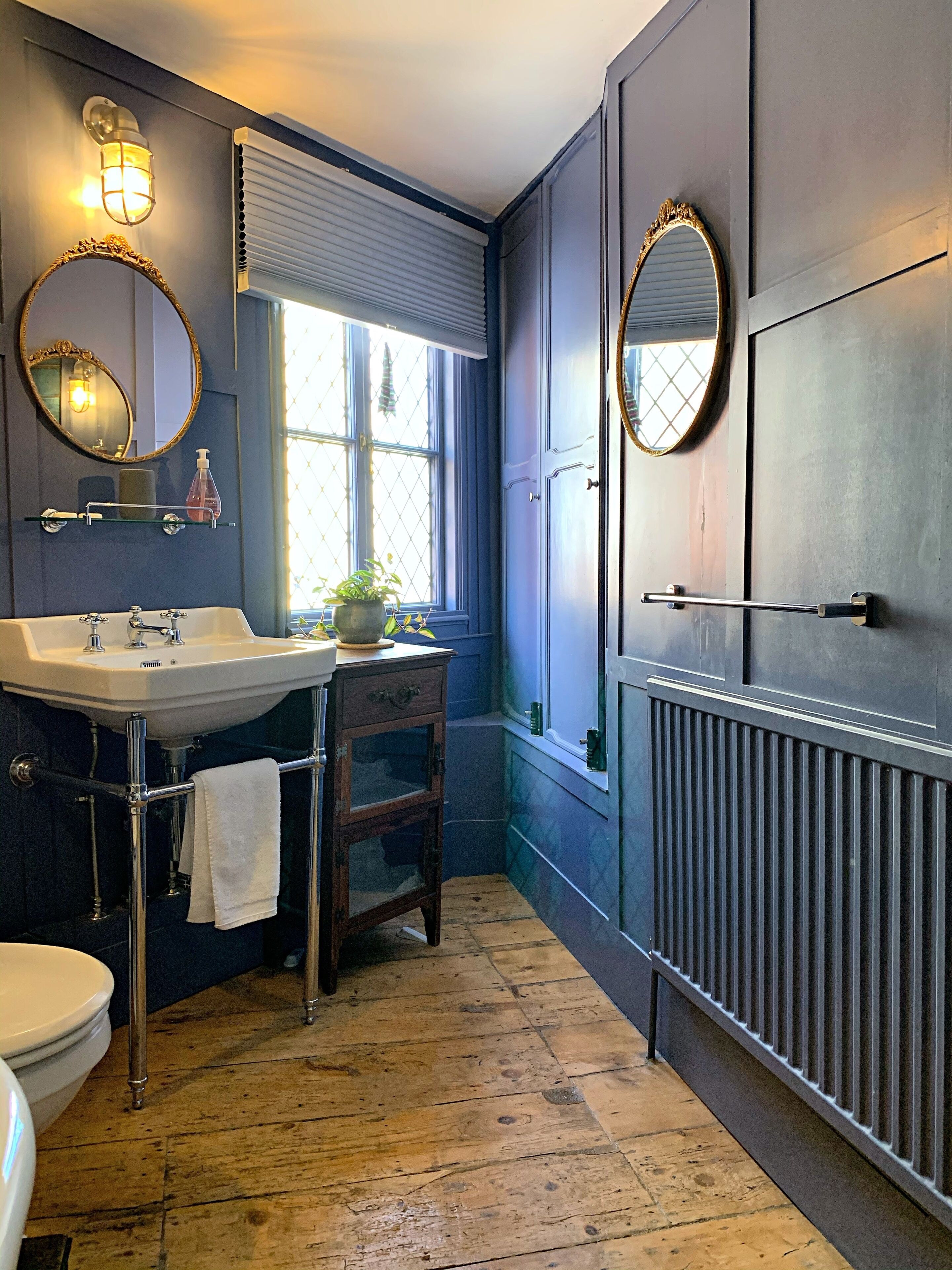 Combined shower/bathtub, hair dryer, towels, soap