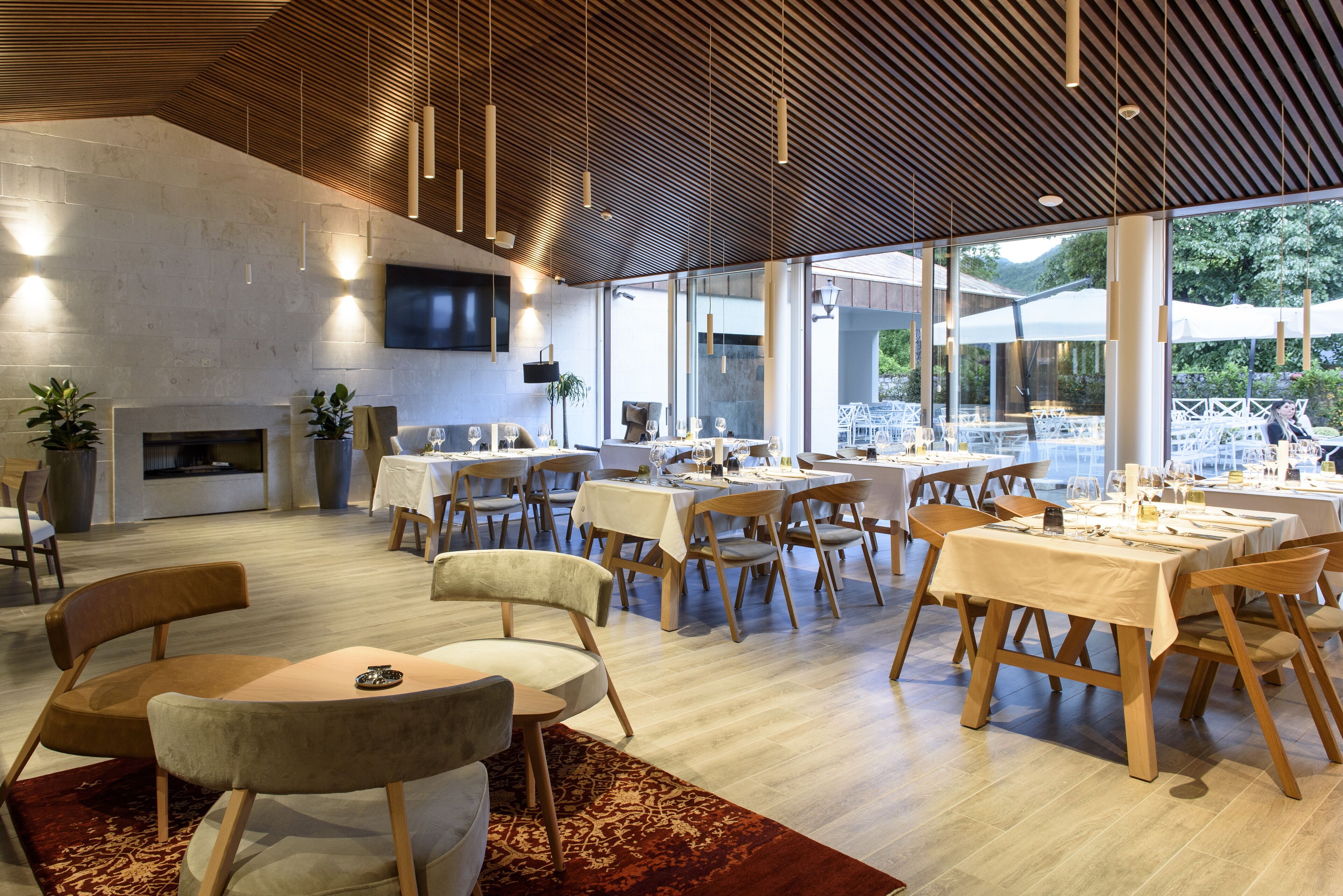 free daily full breakfast