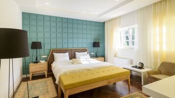 Comfort Double Room | Minibar, in-room safe, individually furnished, desk