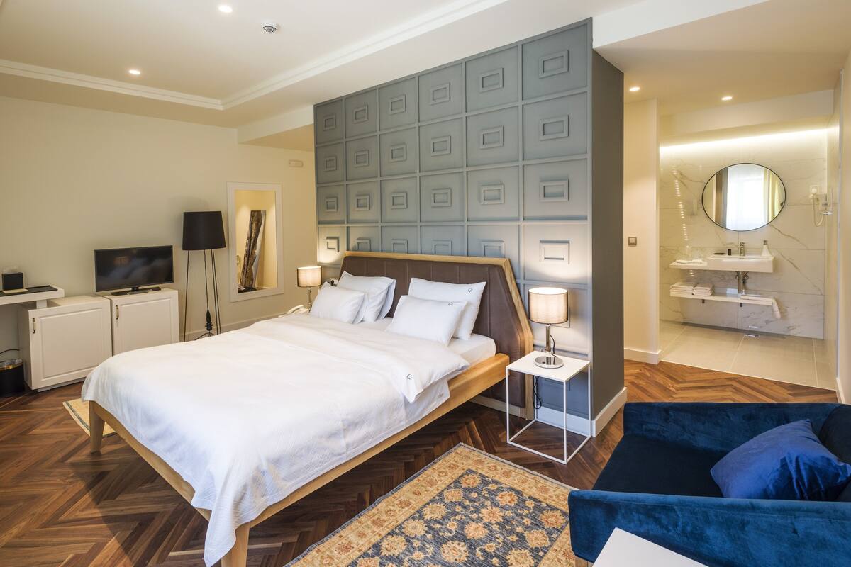 comfort double room | minibar, in-room safe, individually furnished, desk