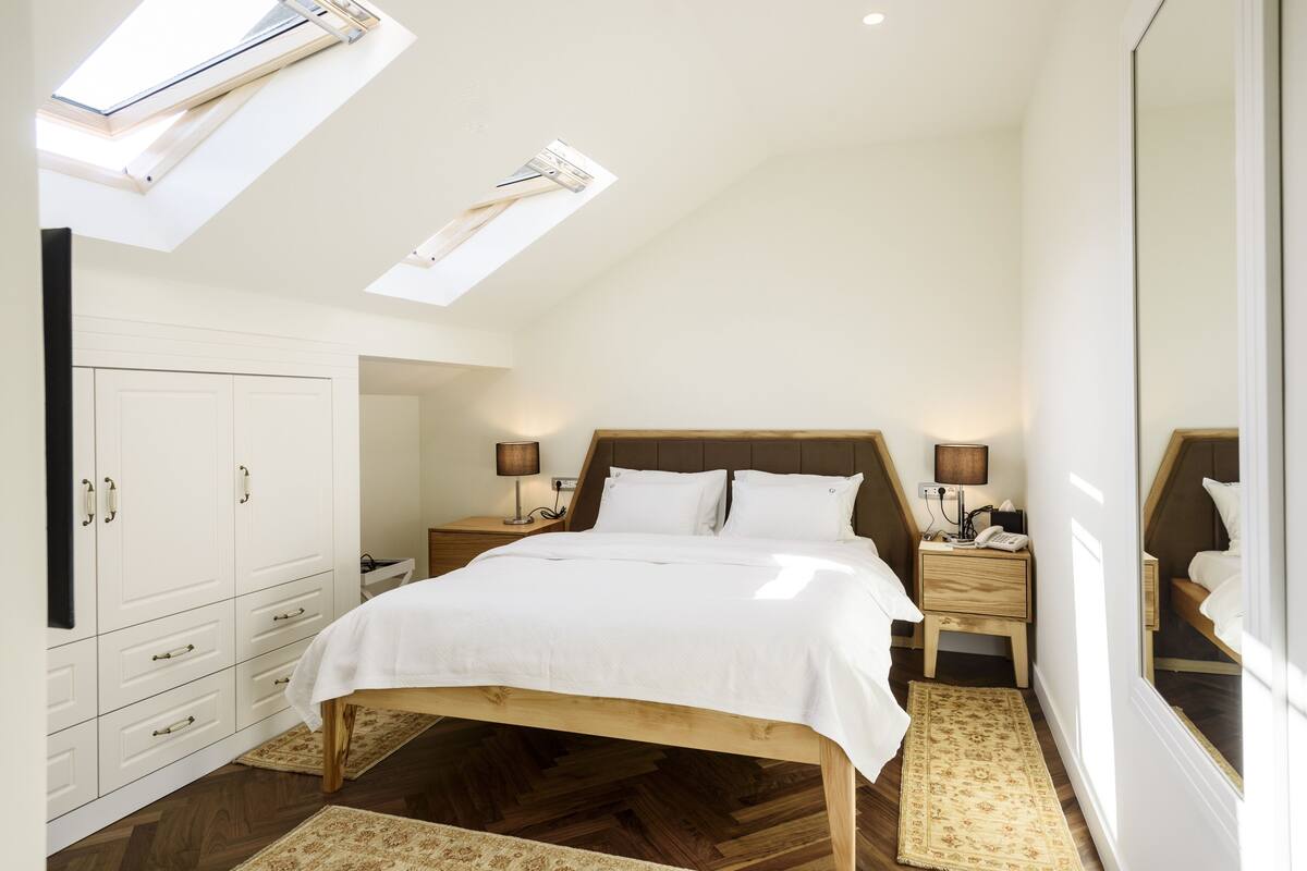 Classic Double Room | Minibar, in-room safe, desk, laptop workspace