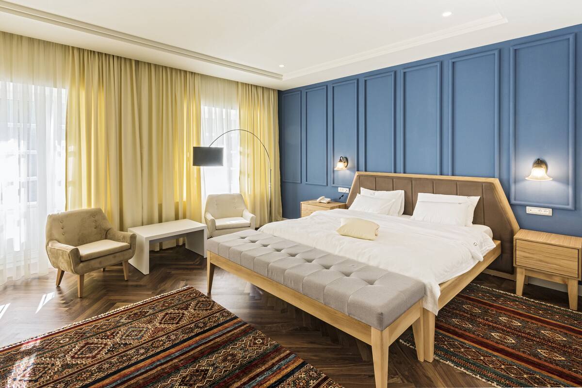 Signature Studio | Minibar, in-room safe, desk, laptop workspace