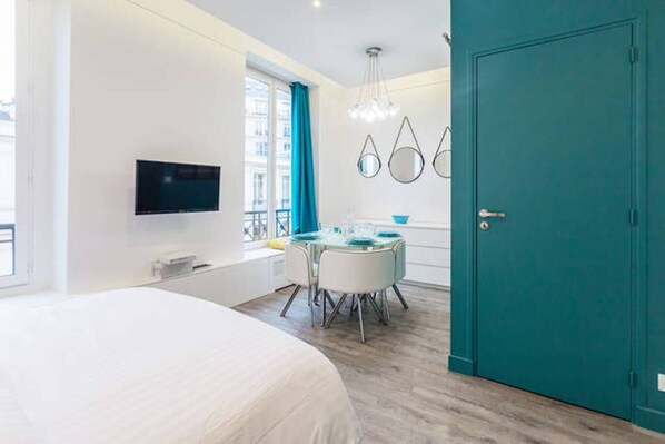 1 chambre, fer et planche à repasser, Wi-Fi, literie fournie