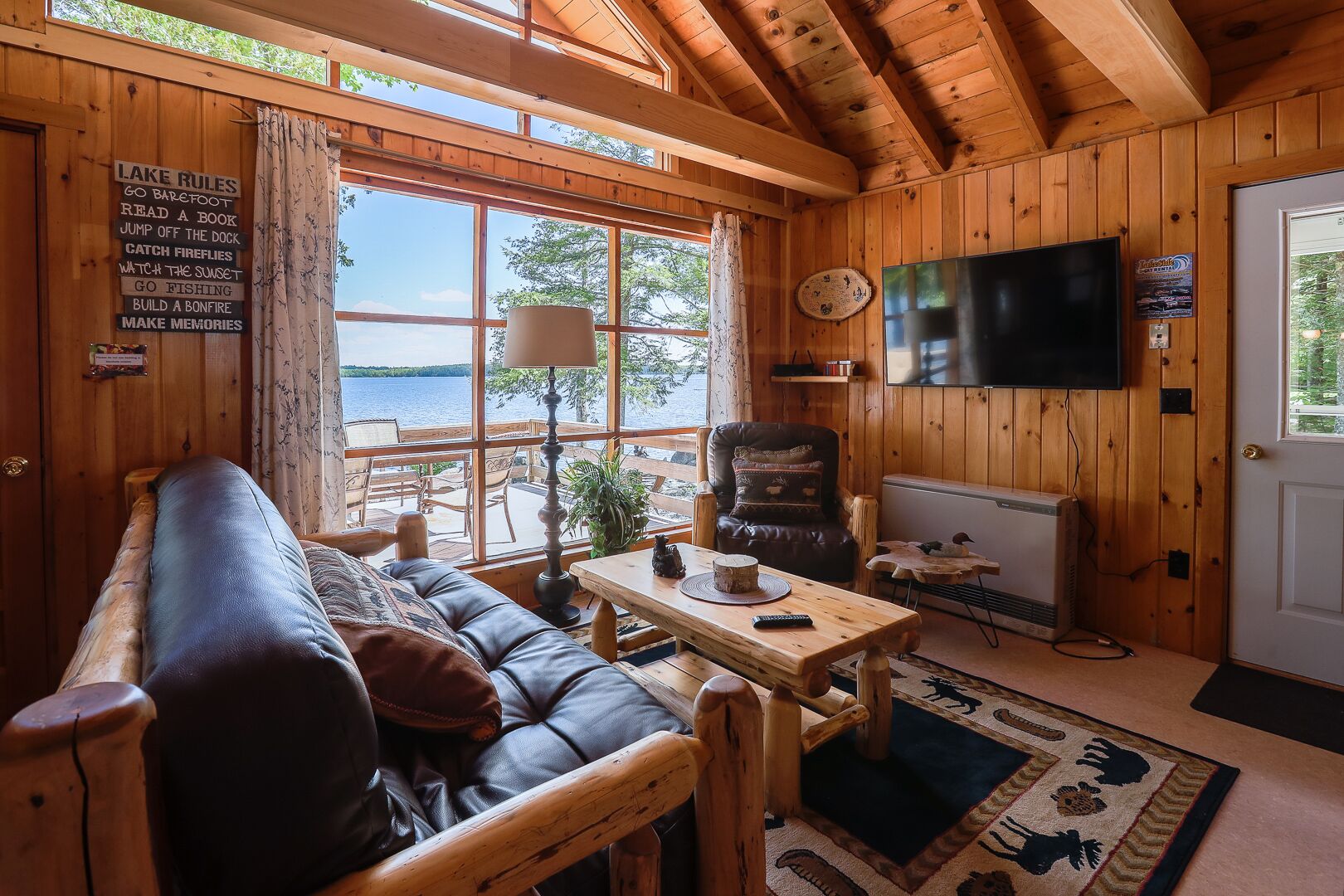 Smart TV, chimenea y reproductor de DVD 